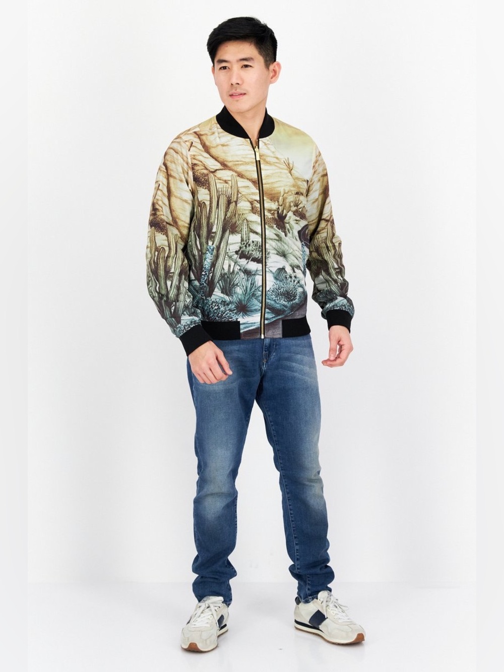 Scotch & Soda
Men's Printed Reversible Bomber Jacket
Size M - Picture 4 of 13